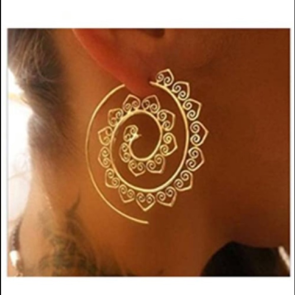 Women’s Tribal Gypsy Ethnic Boho Brass Spiral Twirl Circle Round Hoop Earrings